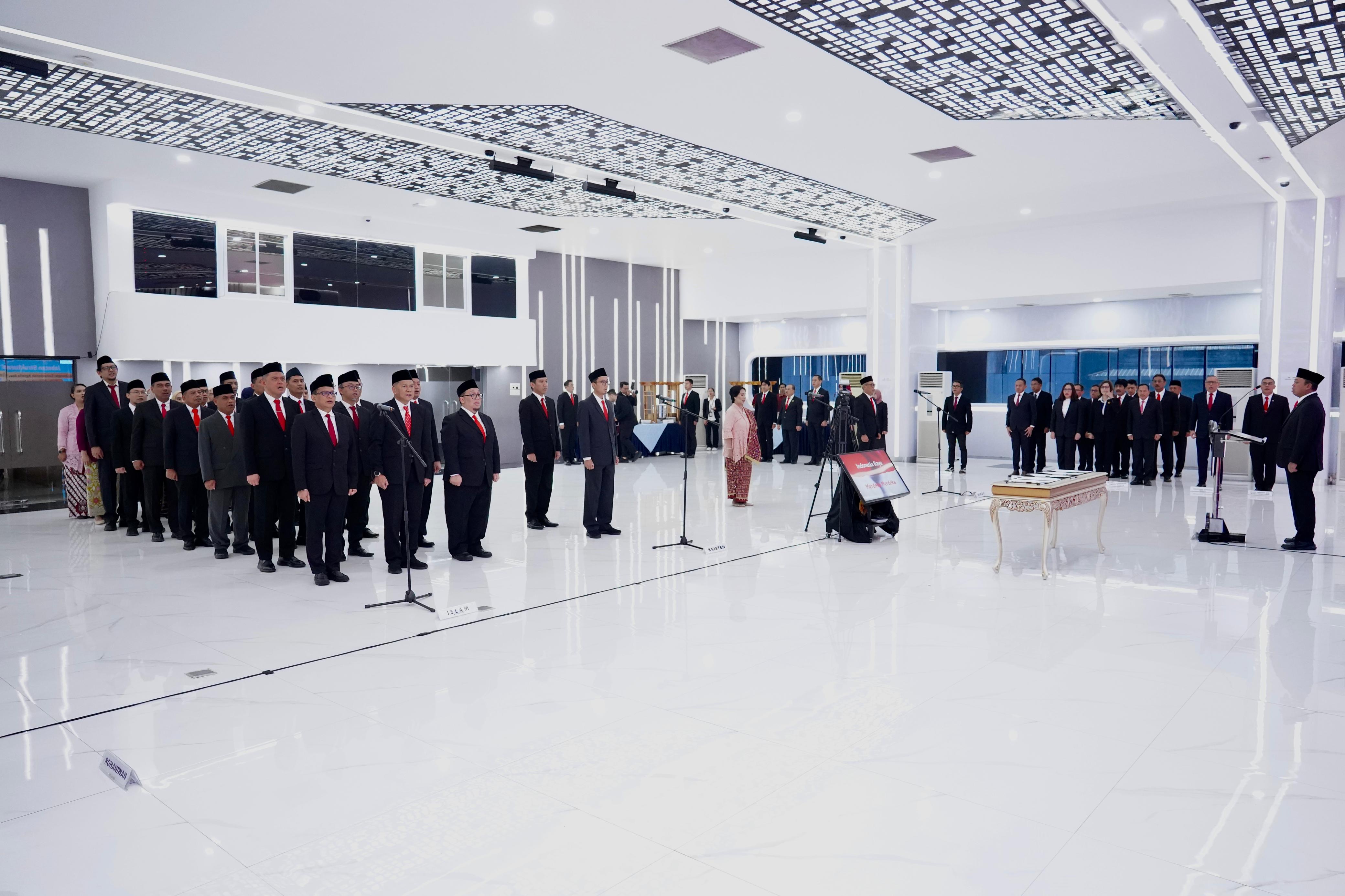 Lantik Pejabat Struktural, Menteri Nusron Tegaskan Pentingnya Sistem Rotasi Berkala