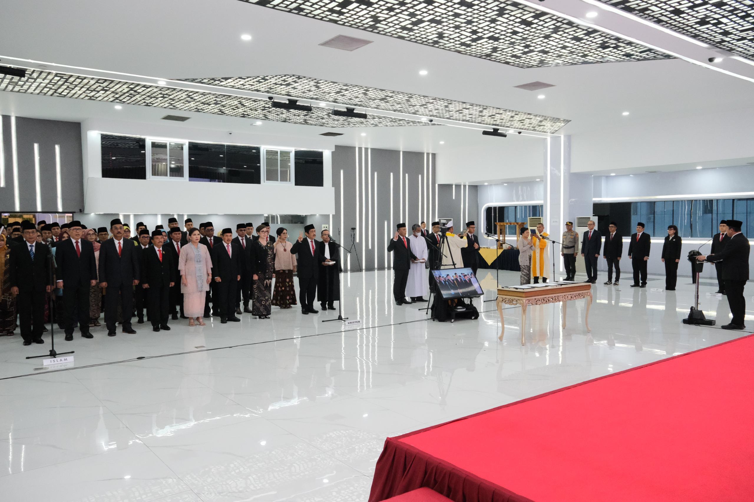 Menteri Nusron Lantik Pejabat Struktural, Tekankan Percepatan Program Kementerian ATR/BPN yang Profesional dan Akuntabilitas