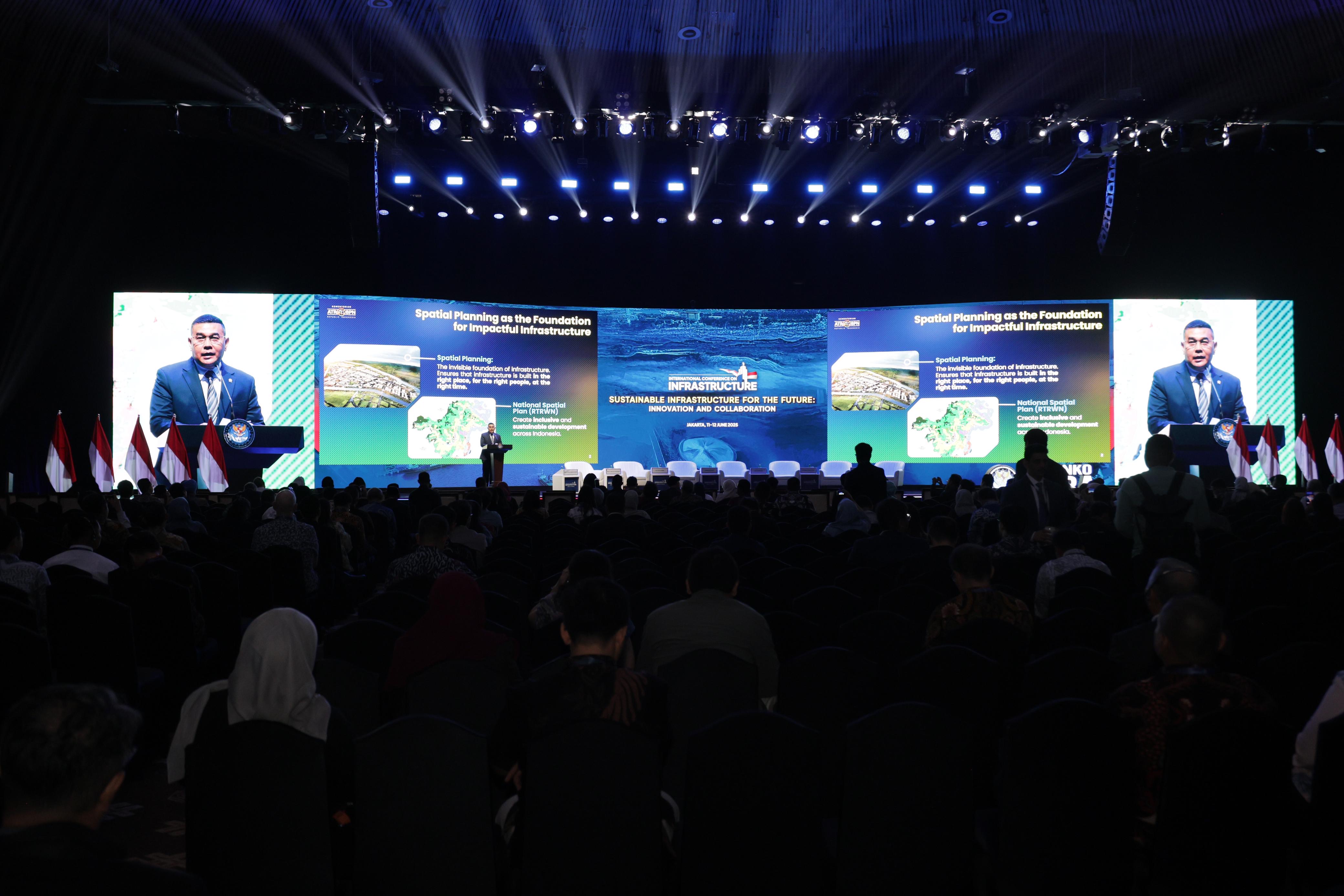 Jadi Keynote Speaker ICI 2025, Wamen Ossy Sebut Tata Ruang Terpadu sebagai Dasar Pembangunan Infrastruktur yang Tepat dan Tahan Tantangan