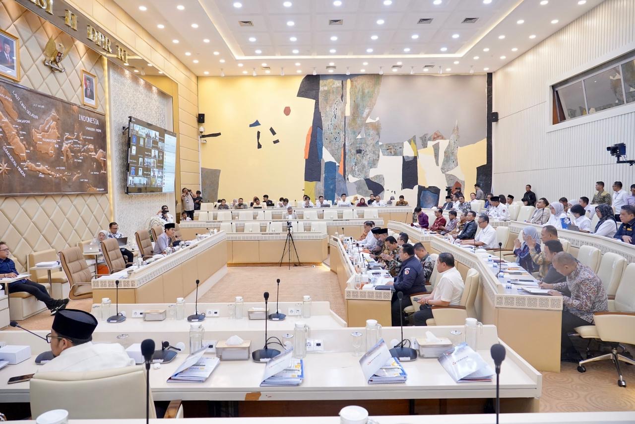 RDP Bersama Komisi II DPR RI, Menteri Nusron Sampaikan Penanganan Sengketa Capai 99,45%