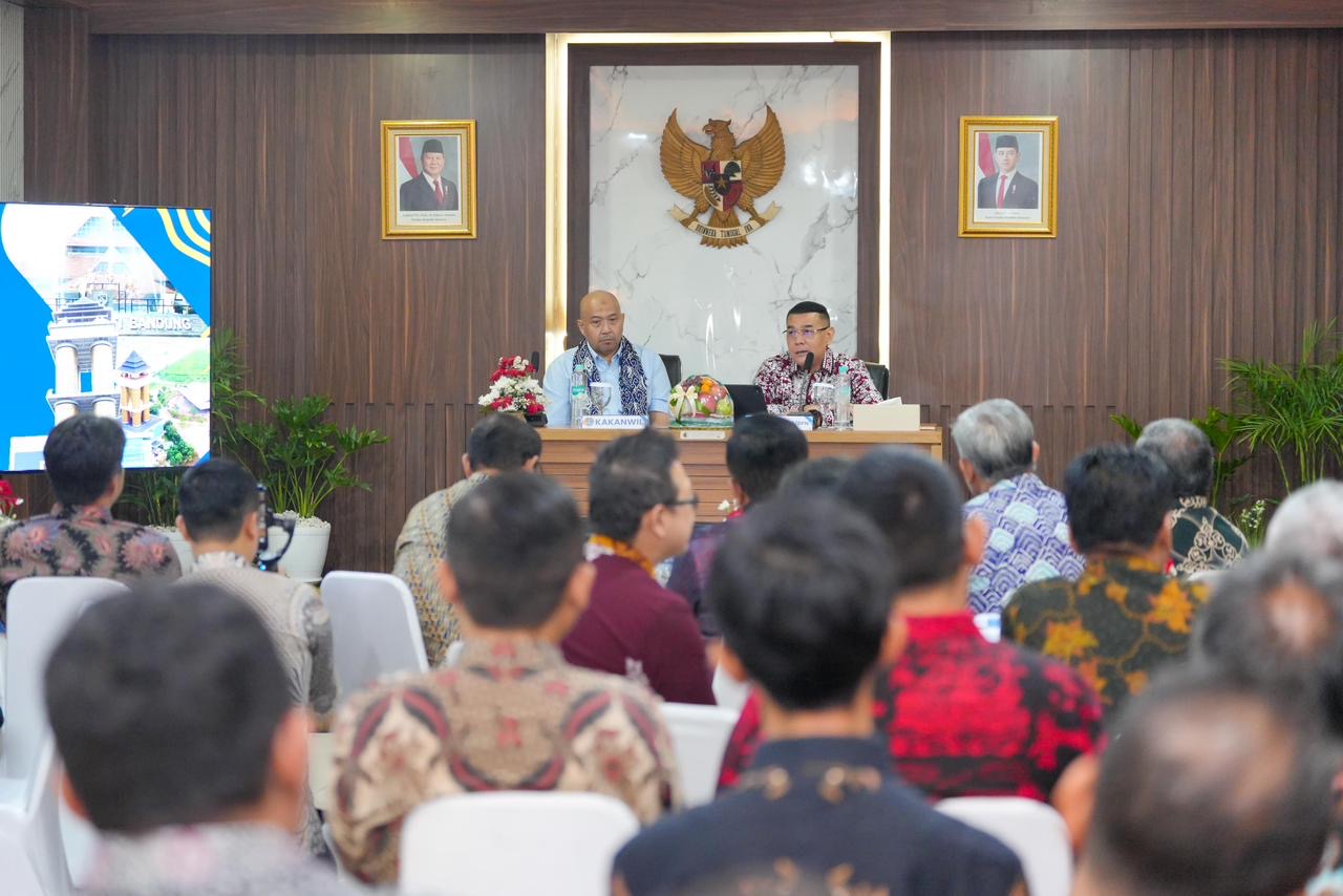 Arahan Wamen Ossy di Kantah Kabupaten Bandung: Kerja Sama untuk Hadirkan Layanan yang Murah, Cepat, dan Pruden